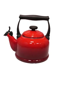 Le Creuset Enameled Steel Kettle 2.1 Liter/2.2 Quart Chili Red Orange - Picture 1 of 5