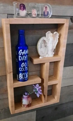 Estante decorativo de arce rizado hecho a mano  Foto 1 de 4