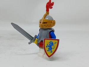 LEGO Castle Minifigure Lion Knight #70 New - Picture 1 of 1