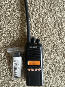 Kenwood TK-2180 VHF With antenna, clip, Charger, and Battery - Zdjęcie 1 z 6
