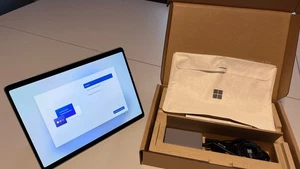 Microsoft Surface Pro 11 Platinum – Snapdragon X Elite,  32GB, 1TB - OVP - Bild 1 von 5