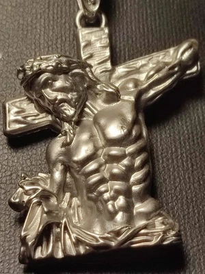 Collar Nuestro Salvador Jesucristo en plata / gris bellamente hecho - Imagen 1 de 4