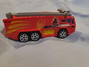 MATCHBOX RED FLUGHAFEN-FEUERWEHRAUTO MIT LEITER - Bild 1 von 6