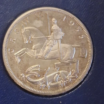 George V 1935 proof Crown, Silver Jubilee with raised letters on edge in red box - Image 1 of 4