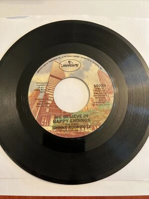 45 RPM vinyl, Johnny Rodriguez, We believe in happy ending/the immigrant - Image 1 of 2