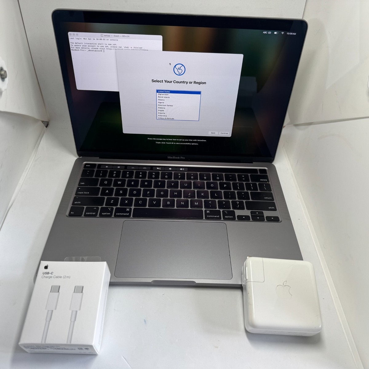 Apple MacBook Pro 13.3 Inch Intel Core i7 7th Gen. Laptops Apple MacBook Pro 13.3 Inch Intel Core i7 7th Gen. Laptops
