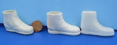 White BOOTS Trio Genérico Marca/GI Joe Anos 60 Antigo Equipamento de Figura - Imagem 1 de 2