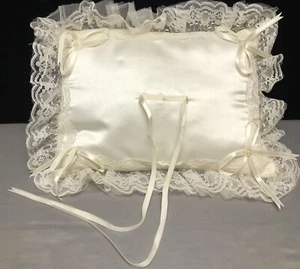 Vintage Classic Wedding Ring Pillow Lace Pearl Bead Ribbon Satin 14x10 Bow Ring - Picture 1 of 13