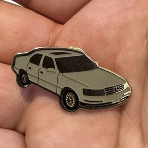 Toyota 50th Anniversary Lexus Pin ausgestellt 2007 - Bild 1 von 3