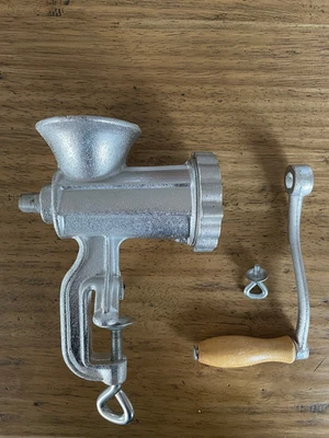 Fleischwolf aus Gusseisen auch für Spritzgebäck - Bild 1 von 4