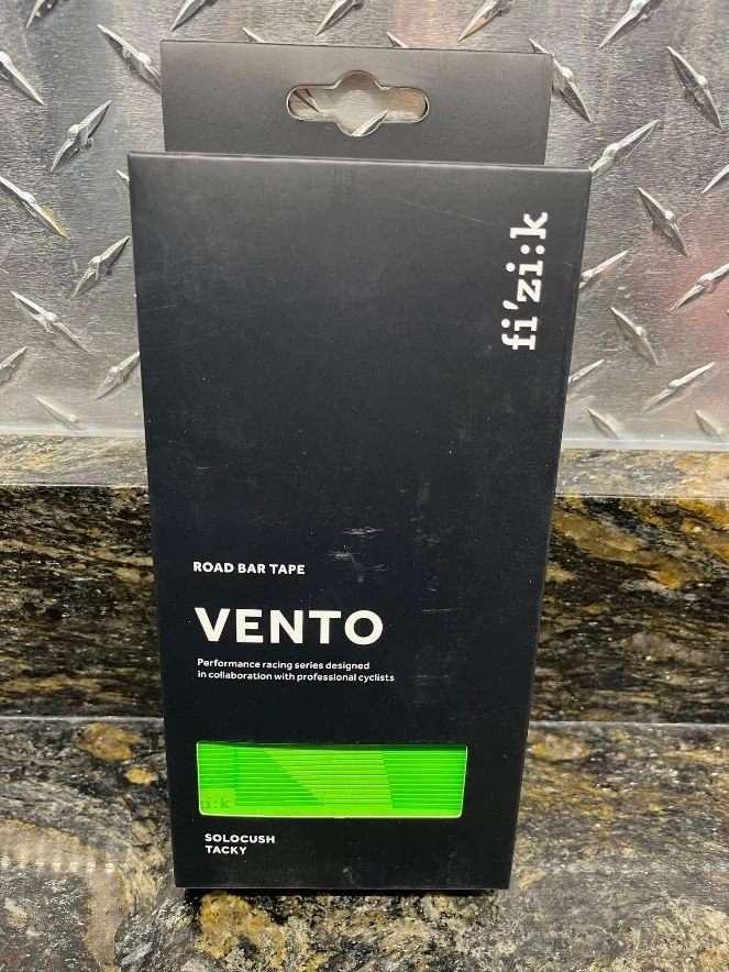 Cinta de manillar adhesiva VERDE Fizik Vento Solocush cinta de barra de 2,7 mm nueva en caja Foto 1 de 1