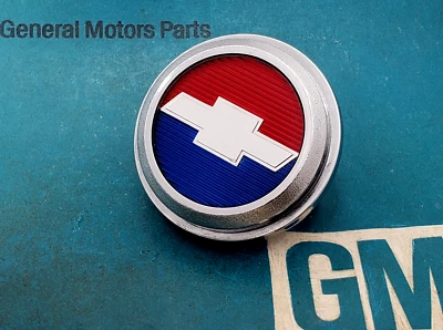 NOS 75 76 77 78 79 80 CHEVROLET MONZA TRUNK LOCK COVER EMBLEM TRIM MOLDING Foto 1 de 4