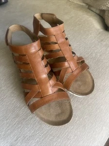 New Josef Seibel Hailey 17 Gladiator Leather Sandal in Camel Como Sz 38 - Picture 1 of 17