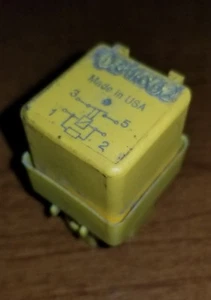 Nissan Hella Relay Yellow 25230-1B080 252301B080 #M137B - Foto 1 di 3