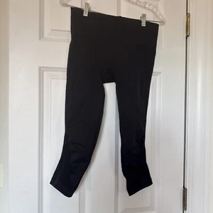 Athleta Breakthrough Laser Cut Capri Crop Legging Style Größe Medium - Bild 1 von 17