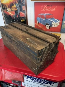 VINTAGE LARGE METAL CANTILEVER LOCKABLE MECHANICS TOOL BOX 21” X 9” X 8” HIGH - Picture 1 of 11