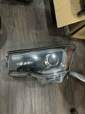 Conjunto de faros de conductor GMC Acadia con DRL Foto 1 de 4