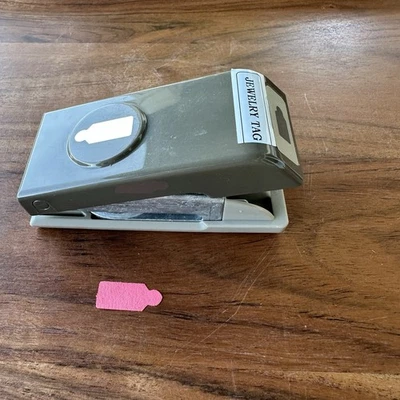 Stampin' Up! Jewelry Tag Punch #117190 Slim Flat Locking Paper Tool Craft - Image 1 of 4