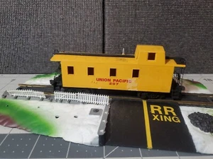 HO Bachmann Caboose Car Model Train Union Pacific UP #207 READ BUNDLE - Picture 1 of 7