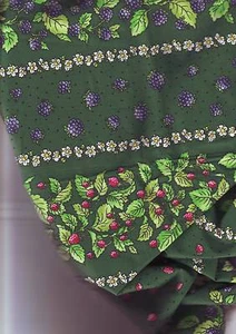 decoupe  tissu type coton drap / coloris vert imprimés fruits   - Picture 1 of 2
