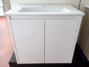 COMPACT CERAMIC 600X360mm BATHROOM WALL HUNG VANITY WITH FINGER PULL HANDLE - Picture 1 of 3