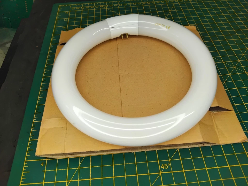 Fluorescent 22w CIRCULAR TUBE 4PIN Lamp  p/n YMAGL Magnifying Lamp BK04F19960 - Image 1 of 4