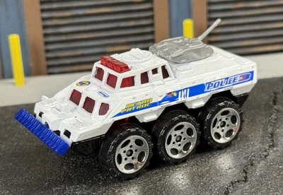 Matchbox Battering Ram 2000 On Patrol paquete de 5 ampollas sueltas tirar blanco policía Foto 1 de 4