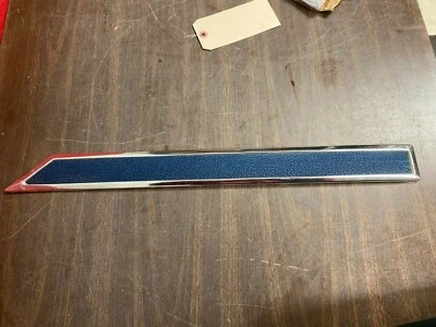 Ford Torino Elite 1974 1975 1976 guardabarros delantero derecho moldura nos Ford 221 Foto 1 de 4