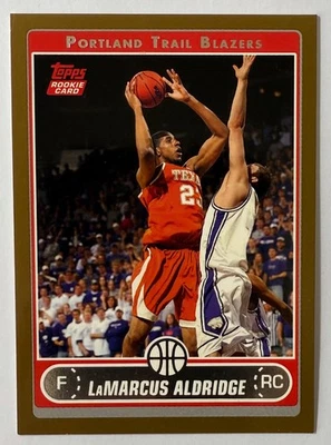 Topps LaMarcus Aldridge Gold RC 125/500 #241 2006-07 Foto 1 de 2