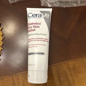 Cerave Diabetics' Dry Skin Relief 48HR Moisturizing Cream Bilberry & Urea 8oz - Picture 1 of 1
