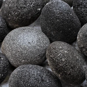Pebbles Lava Black - 4 Sizes Available (One Tonne) - Picture 1 of 3