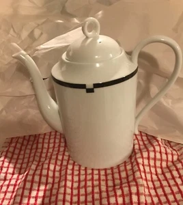 MIKASA JAPAN L5542 MIDNIGHT -(RETIRED) COFFEEPOT 48 OZ BLACK BAND WHITE RINGS - Picture 1 of 1