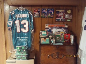 Miami Dolphins Hall of Famer "DAN MARINO" COLLECTIBLE MAN CAVE Items Lot - Picture 1 of 4