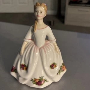 Bellissima figura Royal Doulton Fine Bone China ~ HN3482 ~ Rose antiche di campagna - Foto 1 di 5
