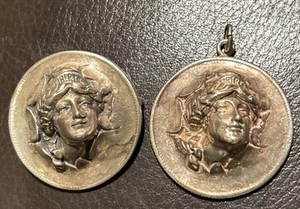 Lotto di 2 antichi ciondoli e spilla argento Morgan $1 dollaro pop out art liberty - Foto 1 di 8