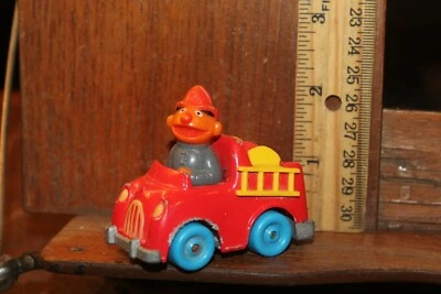 Camión de bomberos Ernie de colección 1981 diecast Sesame Street Muppets Playskool Foto 1 de 4