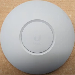 Ubiquiti UniFi AP AC Lite - WiFi 5 (802.3af) Access Point with Mounting Bracket - Afbeelding 1 van 3