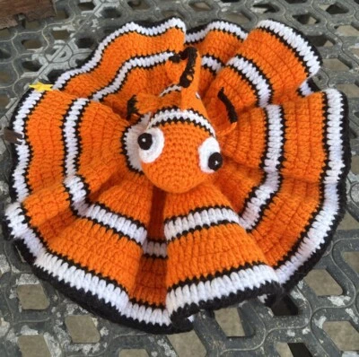 Manta de seguridad de ganchillo hecha a mano para peces acurrucarse Lovey bebé niño naranja blanco Foto 1 de 4