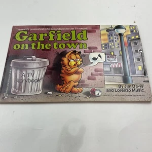 Garfield On The Town, Comic Book Hard Cover, 1978 Vintage Classic Weekly Reader - Picture 1 of 2