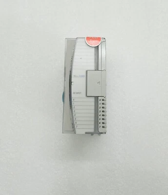 Allen-Bradley 1762-IQ8 MicroLogix Ser A Rev D Sink / Source Input Module - Image 1 of 4