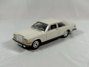 Burago 1/22 Scale Die Cast Model Rolls Royce Camargue - White - Picture 1 of 10