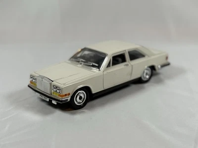 Burago 1/22 Scale Die Cast Model Rolls Royce Camargue - White - Image 1 of 4