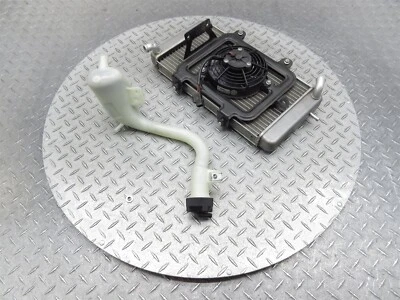 2003 01-04 Aprilia Atlantic 500cc Scooter Radiador Ventilador Soplador Tanque de Refrigerante Lote Foto 1 de 4