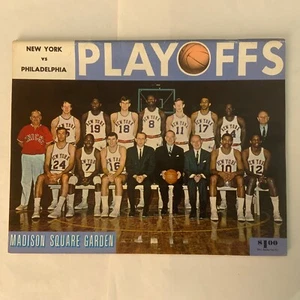 Juego de Playoffs de la NBA 1967-68 #4 Nueva York v. Philadelphia Chamberlain, Reed, Frazier - Imagen 1 de 5