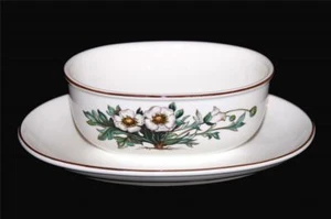 Villeroy & Boch BOTANICA White Flowers Porcelain Gravy Boat & Attached Plate EXC - Picture 1 of 1