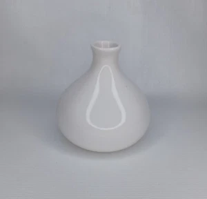 Weiße Keramik Blumenvase Knospenvase schick modern klare Linien - Bild 1 von 7