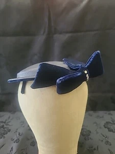 Vintage Reggi Wilshire Early 1940s Ladies Straw Hat. Navy Blue & Velvet  - Picture 1 of 6