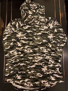 NWT S LuLaRoe GREEN KHAKI CAMO Amber Hoodie Sweater Top ARMY Camouflage 6 8 - Picture 1 of 4
