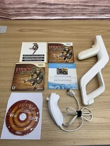 Nintendo Wii Zapper con Allenamento Balestra di Link - Bianco e Nunchuck - Foto 1 di 13