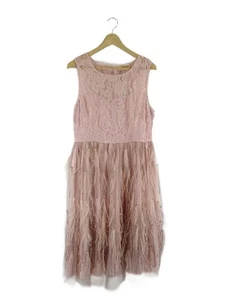Vestido midi de encaje y plumas rosa Alannah Hill 14 de Reluv Clothing - Imagen 1 de 2